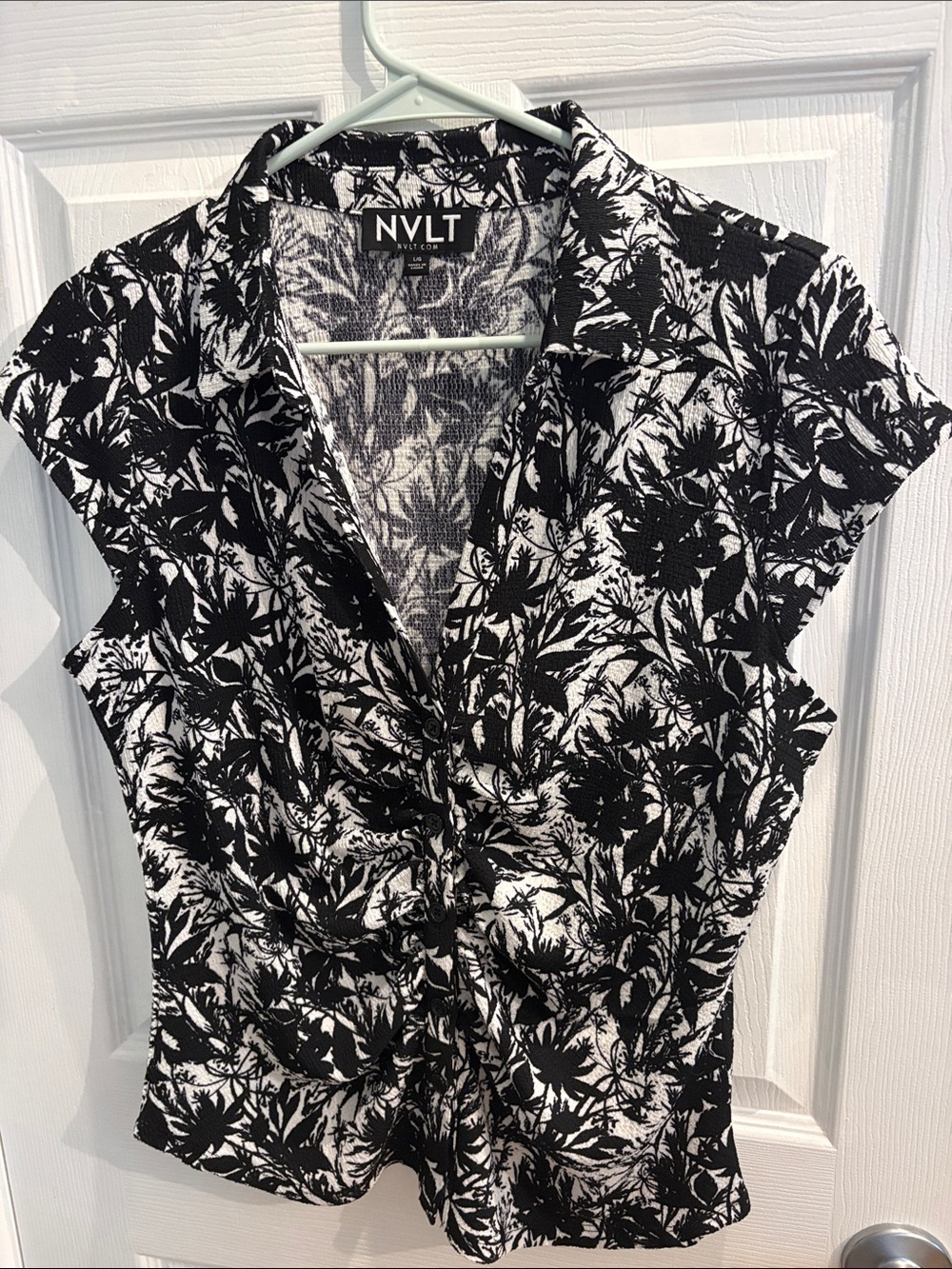 NVLT women’s button shirt size large